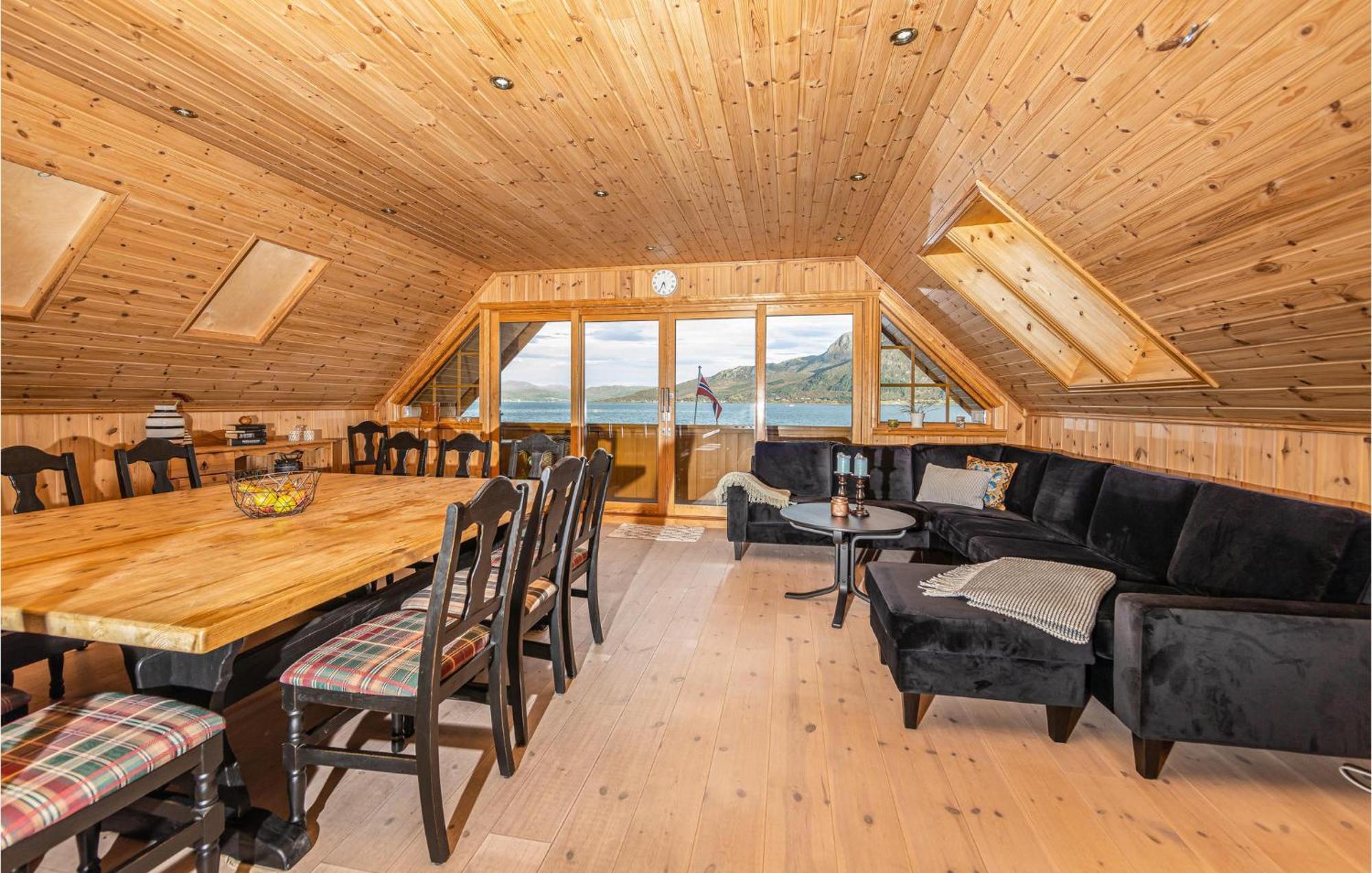 Awesome Home In Kvamsoy With Jacuzzi Sandvik  Exterior photo