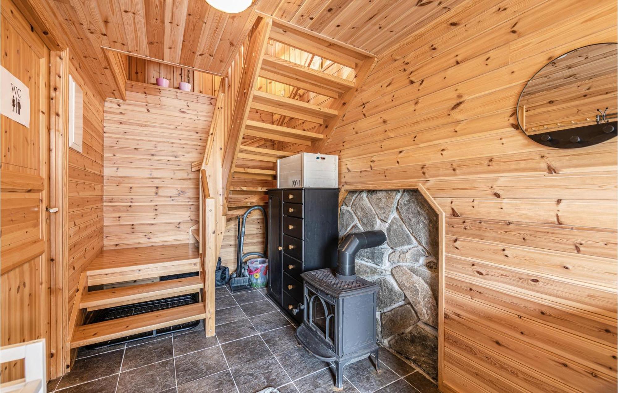 Awesome Home In Kvamsoy With Jacuzzi Sandvik  Exterior photo