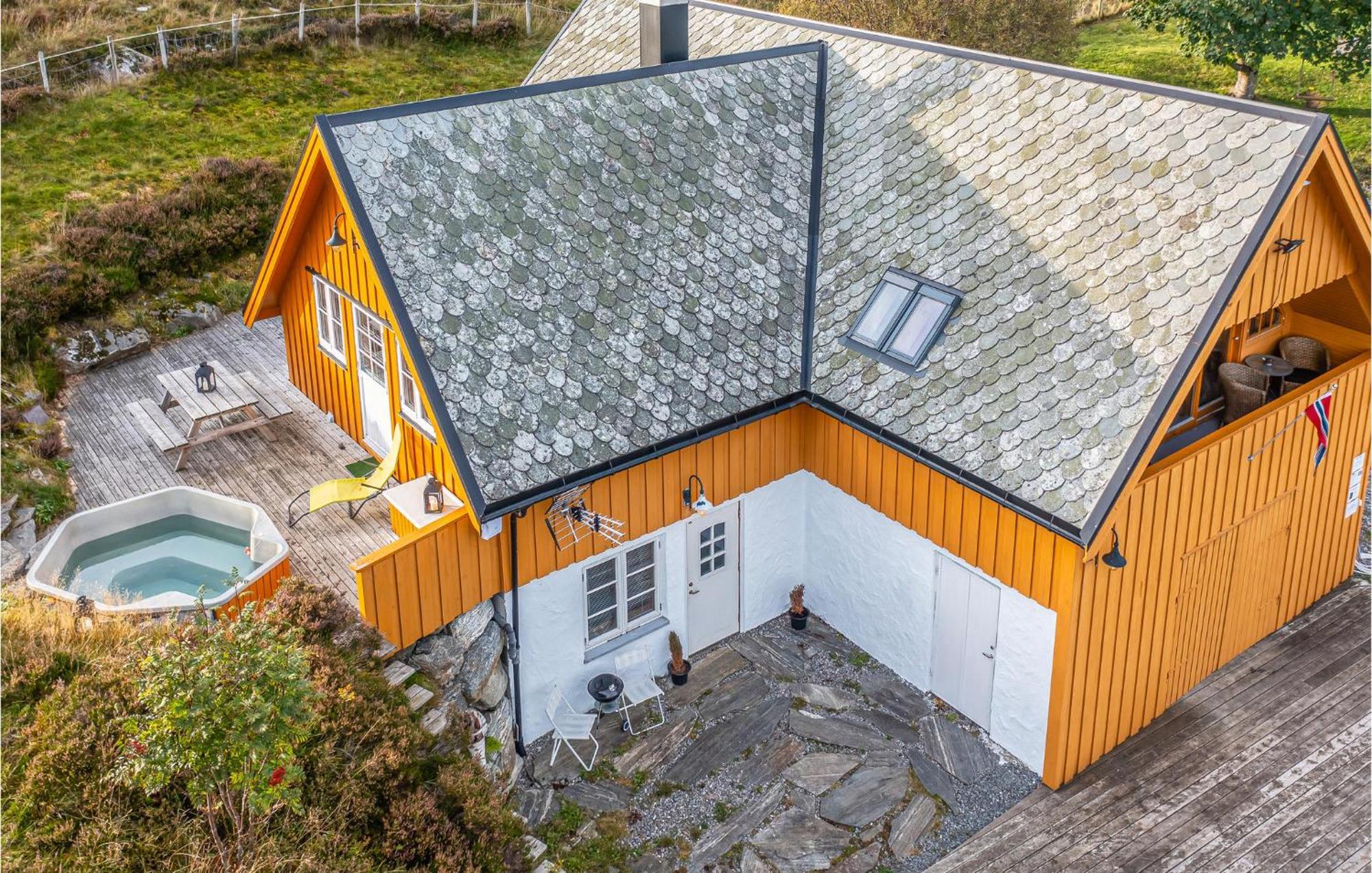 Awesome Home In Kvamsoy With Jacuzzi Sandvik  Exterior photo